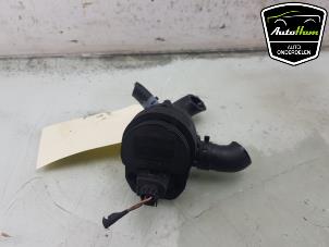 Gebruikte Extra waterpomp Mercedes V (447.8) 2.0 300d 16V Prijs € 30,25 Inclusief btw aangeboden door AutoHam