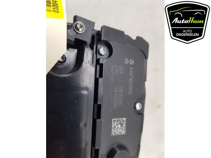 Regelunit Multi Media van een Mercedes-Benz V (447.8) 2.0 300d 16V 2022