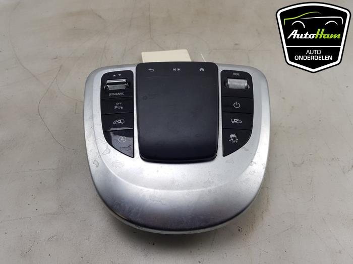 Regelunit Multi Media van een Mercedes-Benz V (447.8) 2.0 300d 16V 2022