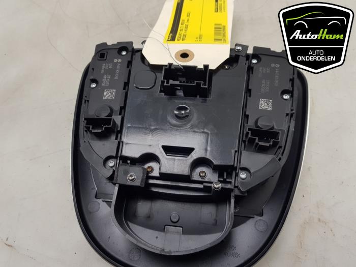 Regelunit Multi Media van een Mercedes-Benz V (447.8) 2.0 300d 16V 2022