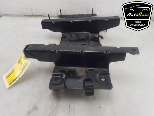 Gebruikte Steun (diversen) Peugeot 208 II (UB/UH/UP) e-208 50 kWh Prijs € 50,00 Margeregeling aangeboden door AutoHam