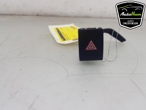 Gebruikte Alarmlicht Schakelaar Kia Niro I (DE) E-Niro 64 kWh Prijs € 15,00 Margeregeling aangeboden door AutoHam