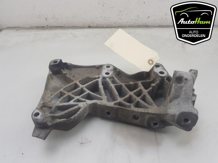 Gebruikte Motorrubber Mercedes Vito (447.6) 1.6 109 CDI 16V Prijs € 50,00 Margeregeling aangeboden door AutoHam