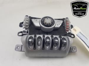 Gebruikte Chaufage Bedieningspaneel Mini Mini (R56) 1.4 16V One Prijs € 50,00 Margeregeling aangeboden door AutoHam
