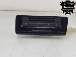 Gebruikte Schakelaar Seat Alhambra (7N) 1.4 TSI 16V Prijs € 20,00 Margeregeling aangeboden door AutoHam