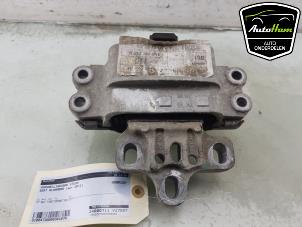 Gebruikte Versnellingsbak Steun Seat Alhambra (7N) 1.4 TSI 16V Prijs € 40,00 Margeregeling aangeboden door AutoHam