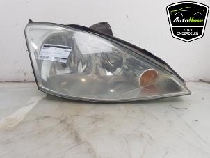 Gebruikte Rechter Koplamp Ford Focus 1 Wagon 1.6 16V Prijs € 40,00 Margeregeling aangeboden door AutoHam