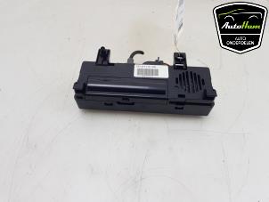 Gebruikte Module Telefoon Peugeot 208 I (CA/CC/CK/CL) 1.2 12V e-THP PureTech 110 Prijs € 50,00 Margeregeling aangeboden door AutoHam