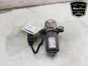 Gebruikte Vacuumpomp (Benzine) Mercedes C Estate (S205) C-350 e 2.0 16V Prijs € 70,00 Margeregeling aangeboden door AutoHam