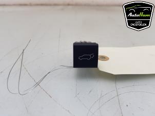 Gebruikte Schakelaar Toyota Corolla Touring Sport (E21/EH1) 2.0 16V Hybrid 200 Prijs € 20,00 Margeregeling aangeboden door AutoHam