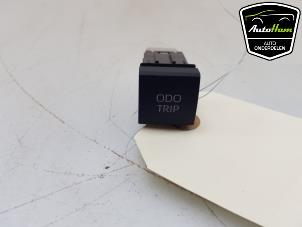 Gebruikte Schakelaar Toyota Corolla Touring Sport (E21/EH1) 2.0 16V Hybrid 200 Prijs € 20,00 Margeregeling aangeboden door AutoHam