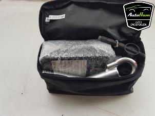 Gebruikte Banden reparatieset Toyota Corolla Touring Sport (E21/EH1) 2.0 16V Hybrid 200 Prijs € 50,00 Margeregeling aangeboden door AutoHam