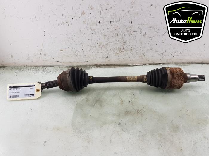 Gebruikte Aandrijfas links-voor Ford Fiesta 7 1.0 EcoBoost 12V 100 Prijs € 75,00 Margeregeling aangeboden door AutoHam
