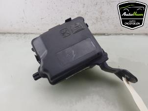 Gebruikte Zekeringkast Peugeot 2008 (CU) 1.2 12V e-THP PureTech 110 Prijs € 40,00 Margeregeling aangeboden door AutoHam