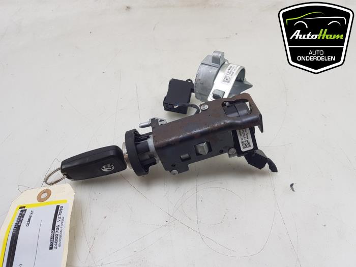 Kontaktslot+Sleutel van een Opel Zafira Tourer (P12) 1.4 Turbo 16V Ecotec 2018