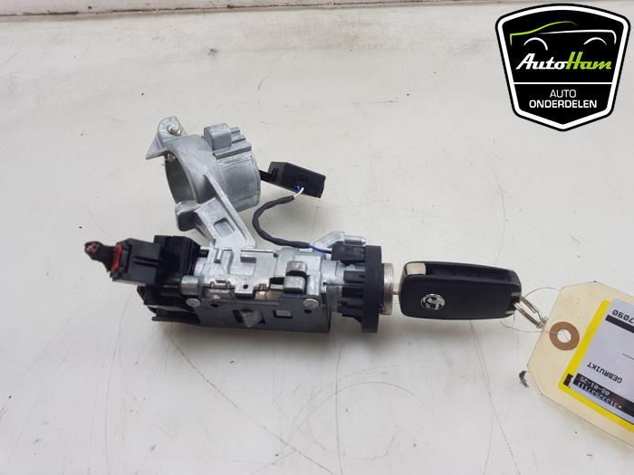 Kontaktslot+Sleutel van een Opel Zafira Tourer (P12) 1.4 Turbo 16V Ecotec 2018