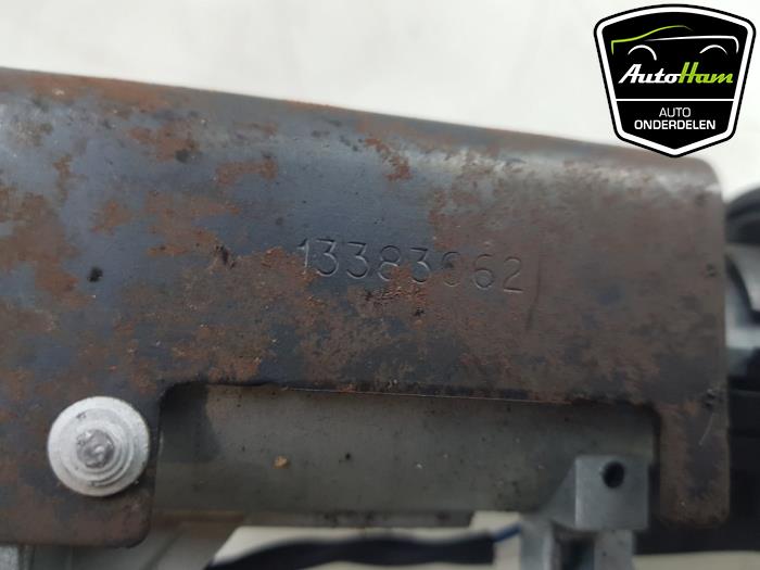 Kontaktslot+Sleutel van een Opel Zafira Tourer (P12) 1.4 Turbo 16V Ecotec 2018