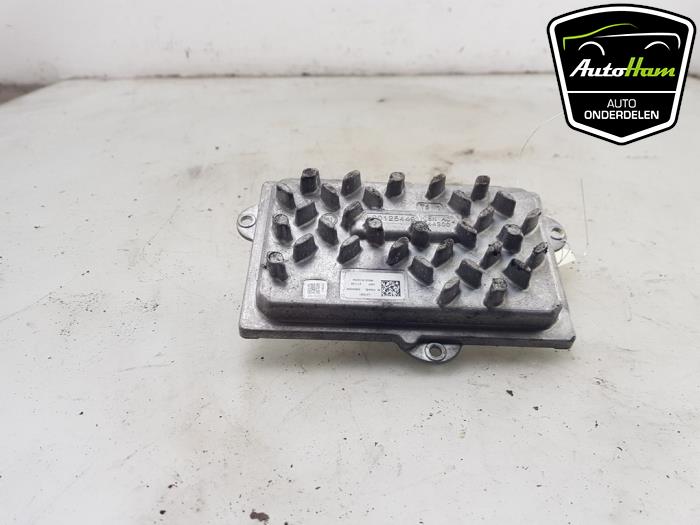 Gebruikte Module LED koplamp Peugeot 208 II (UB/UH/UP) e-208 50 kWh Prijs € 35,00 Margeregeling aangeboden door AutoHam