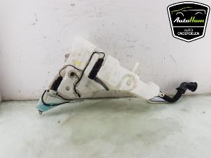 Gebruikte Ruitensproeiertank voor BMW X5 (F15) xDrive 40e 2.0 Prijs € 30,00 Margeregeling aangeboden door AutoHam