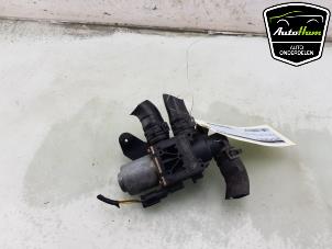 Gebruikte Extra waterpomp BMW X5 (F15) xDrive 40e 2.0 Prijs € 50,00 Margeregeling aangeboden door AutoHam