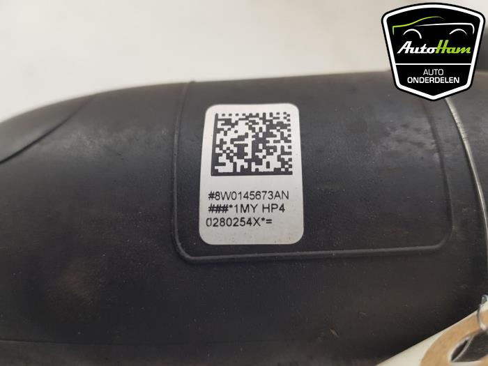 Intercooler Buis van een Audi A4 Avant (B9) 2.0 40 TFSI Mild hybrid 16V 2020