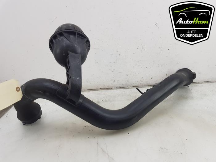 Intercooler Buis van een Audi A4 Avant (B9) 2.0 40 TFSI Mild hybrid 16V 2020