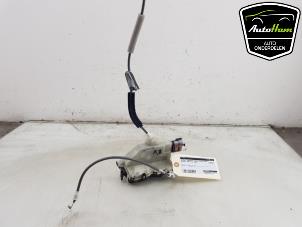 Gebruikte Slotmechaniek Portier 4Deurs rechts-voor Peugeot 2008 (UD/UK/UR/US/UX) 1.2 VTi 12V PureTech 100 Prijs € 48,40 Inclusief btw aangeboden door AutoHam