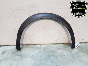 Gebruikte Wielrand achter Peugeot 2008 (UD/UK/UR/US/UX) 1.2 VTi 12V PureTech 100 Prijs € 40,00 Margeregeling aangeboden door AutoHam