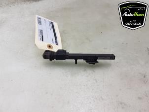 Gebruikte Antenne (diversen) Peugeot 2008 (UD/UK/UR/US/UX) 1.2 VTi 12V PureTech 100 Prijs € 10,00 Margeregeling aangeboden door AutoHam