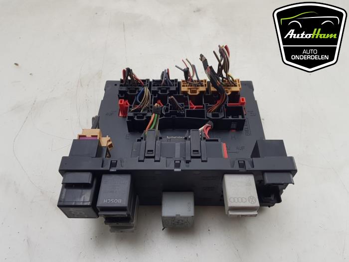 Computer Body Control van een Volkswagen Caddy III (2KA,2KH,2CA,2CH) 2.0 SDI 2004