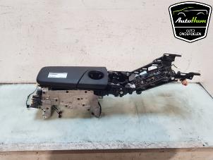 Gebruikte Armleuning Porsche Taycan (Y1A) 79/84 kWh Prijs € 150,00 Margeregeling aangeboden door AutoHam