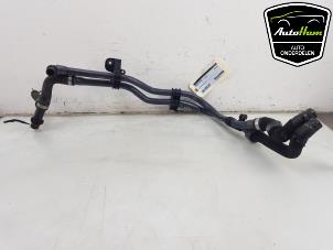 Gebruikte Koelwaterslang Porsche Taycan (Y1A) 79/84 kWh Prijs € 75,00 Margeregeling aangeboden door AutoHam