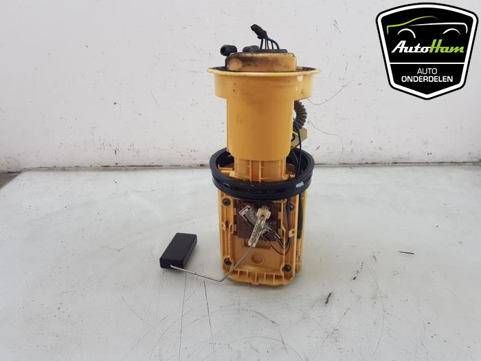 Gebruikte Tank element Pomp Volkswagen Caddy III (2KA,2KH,2CA,2CH) 1.6 TDI 16V Prijs € 30,00 Margeregeling aangeboden door AutoHam