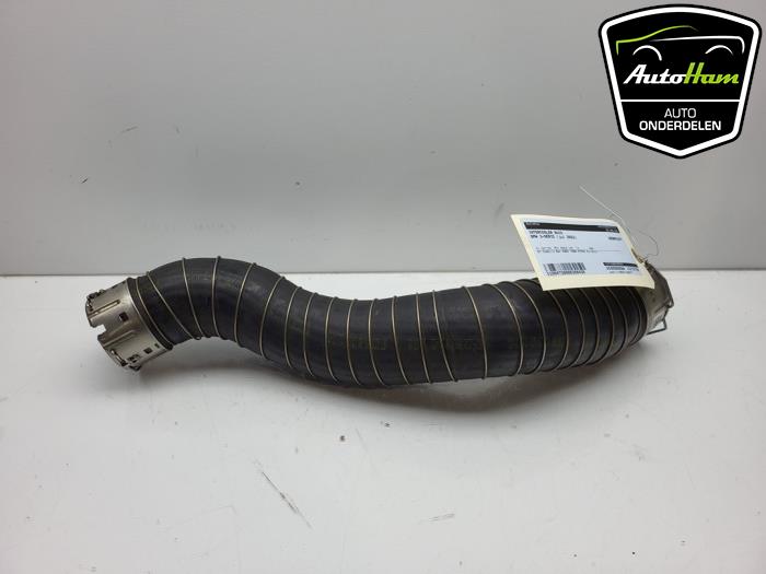Gebruikte Intercooler Buis BMW 3 serie Touring (G21) 318i 2.0 TwinPower Turbo 16V Prijs € 75,00 Margeregeling aangeboden door AutoHam