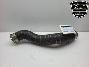 Gebruikte Intercooler Buis BMW 3 serie Touring (G21) 318i 2.0 TwinPower Turbo 16V Prijs € 75,00 Margeregeling aangeboden door AutoHam