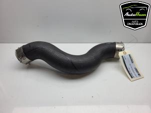 Gebruikte Intercooler Buis BMW 3 serie Touring (G21) 318i 2.0 TwinPower Turbo 16V Prijs € 75,00 Margeregeling aangeboden door AutoHam