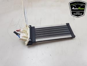 Gebruikte Kachel Verwarmingselement Toyota Yaris IV (P21/PA1/PH1) 1.5 12V Hybrid 115 Prijs € 50,00 Margeregeling aangeboden door AutoHam