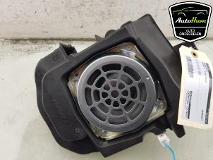 Gebruikte Subwoofer Mazda 3 Sport (BP) 2.0 SkyActiv-X M Hybrid 16V Prijs € 95,00 Margeregeling aangeboden door AutoHam