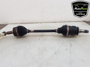 Gebruikte Aandrijfas links-voor Toyota Yaris Cross (PB1/PJ1) 1.5 12V Hybrid 115 Prijs € 150,00 Margeregeling aangeboden door AutoHam