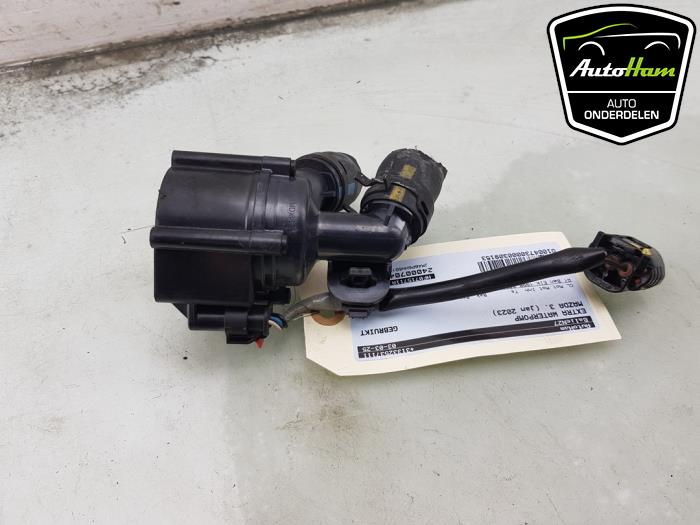 Extra waterpomp van een Mazda 3 Sport (BP) 2.0 SkyActiv-X M Hybrid 16V 2023