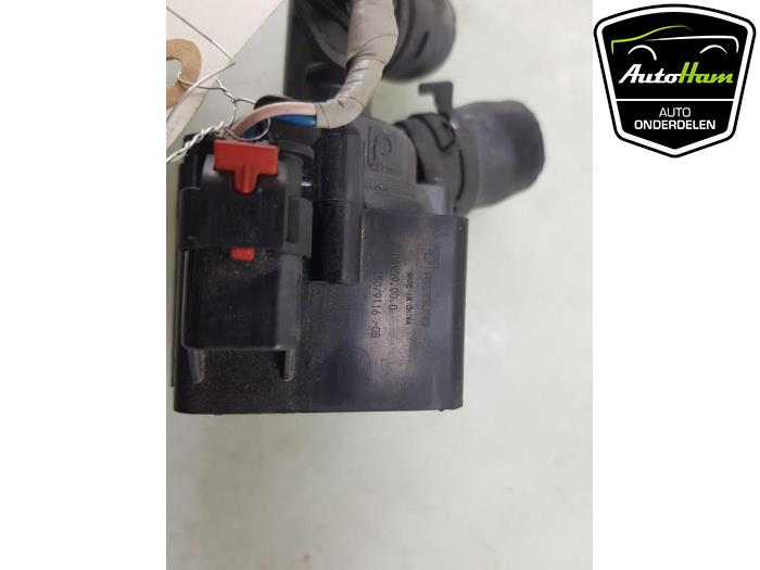 Extra waterpomp van een Mazda 3 Sport (BP) 2.0 SkyActiv-X M Hybrid 16V 2023