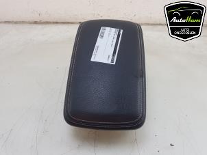 Gebruikte Armleuning Mercedes A (W176) 1.6 A-180 16V Prijs € 35,00 Margeregeling aangeboden door AutoHam