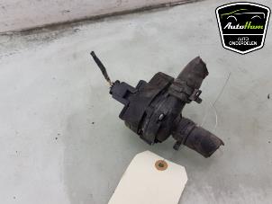 Gebruikte Extra waterpomp Mercedes C AMG (C205) 4.0 C-63 S AMG V8 Biturbo Prijs € 25,00 Margeregeling aangeboden door AutoHam