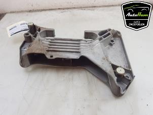 Gebruikte Versnellingsbak Steun BMW 3 serie Touring (G21) 318i 2.0 TwinPower Turbo 16V Prijs € 70,00 Margeregeling aangeboden door AutoHam