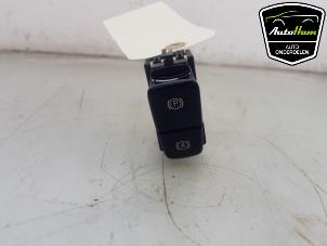 Gebruikte Schakelaar handrem Volvo XC40 (XZ) 1.5 T5 Plug-in Hybrid 16V Prijs € 30,00 Margeregeling aangeboden door AutoHam