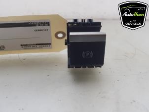 Gebruikte Handrem schakelaar Opel Mokka 1.2 Turbo 12V Prijs € 10,00 Margeregeling aangeboden door AutoHam