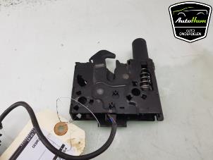Gebruikte Slotmechaniek Motorkap Volkswagen Golf VIII (CD1) 1.5 eTSI 16V Prijs € 40,00 Margeregeling aangeboden door AutoHam