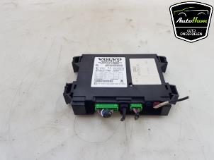 Gebruikte Module Telefoon Volvo V40 (MV) 1.5 T3 16V Geartronic Prijs € 175,00 Margeregeling aangeboden door AutoHam