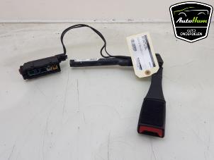Gebruikte Gordelspanner links Opel Corsa E 1.4 16V Prijs € 75,00 Margeregeling aangeboden door AutoHam