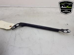 Gebruikte Koplampframe links Opel Crossland (X) 1.2 12V Prijs € 25,00 Margeregeling aangeboden door AutoHam